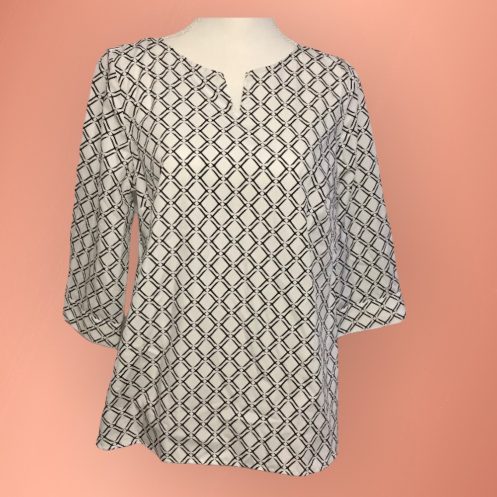 Chico’s Wrinkle Resistant Tunic Sz S/4
NEW - Picture 1 of 14